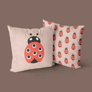 Kussen met lieveheersbeestjes in diverse kleuren