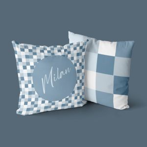 Naamkussen met ruitjes blauw voor de kinderkamer