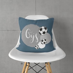 Naamkussen met voetbalprint in blauw met grijs